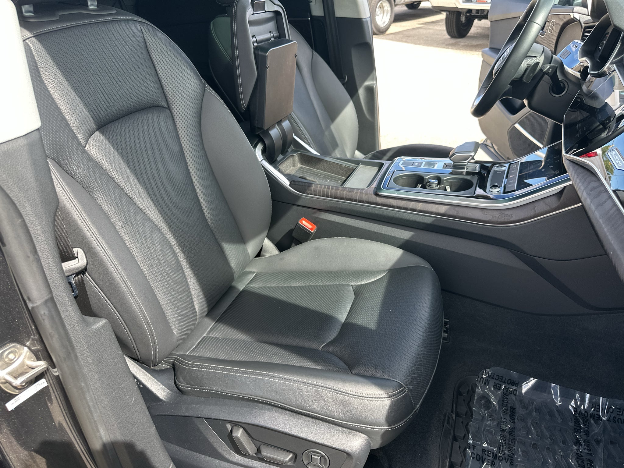 2022 Audi Q8 Premium Plus
