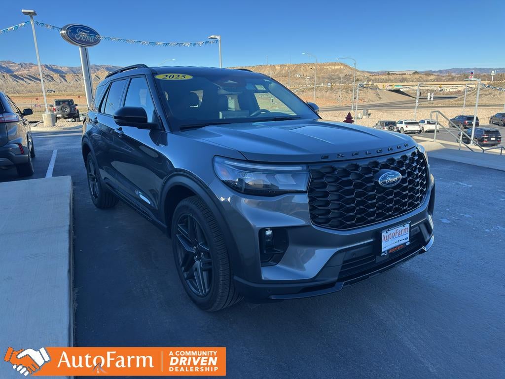 2025 Ford Explorer ST-Line