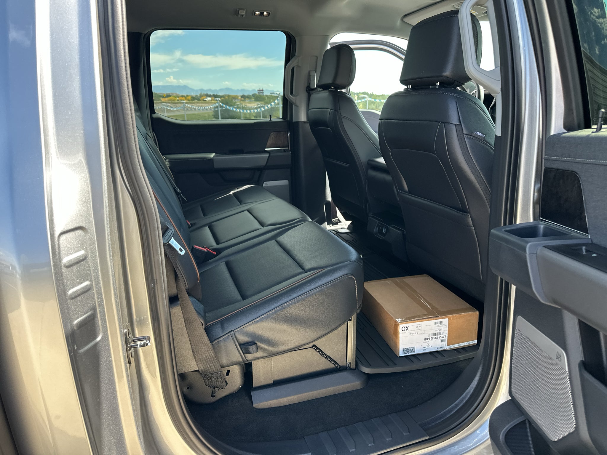 2027 Ford F-350 F-350® Lariat®