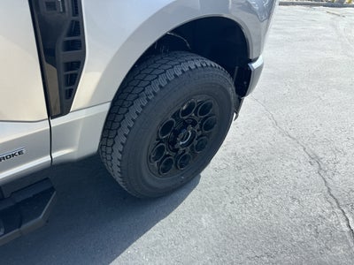 2027 Ford F-350 F-350® Lariat®