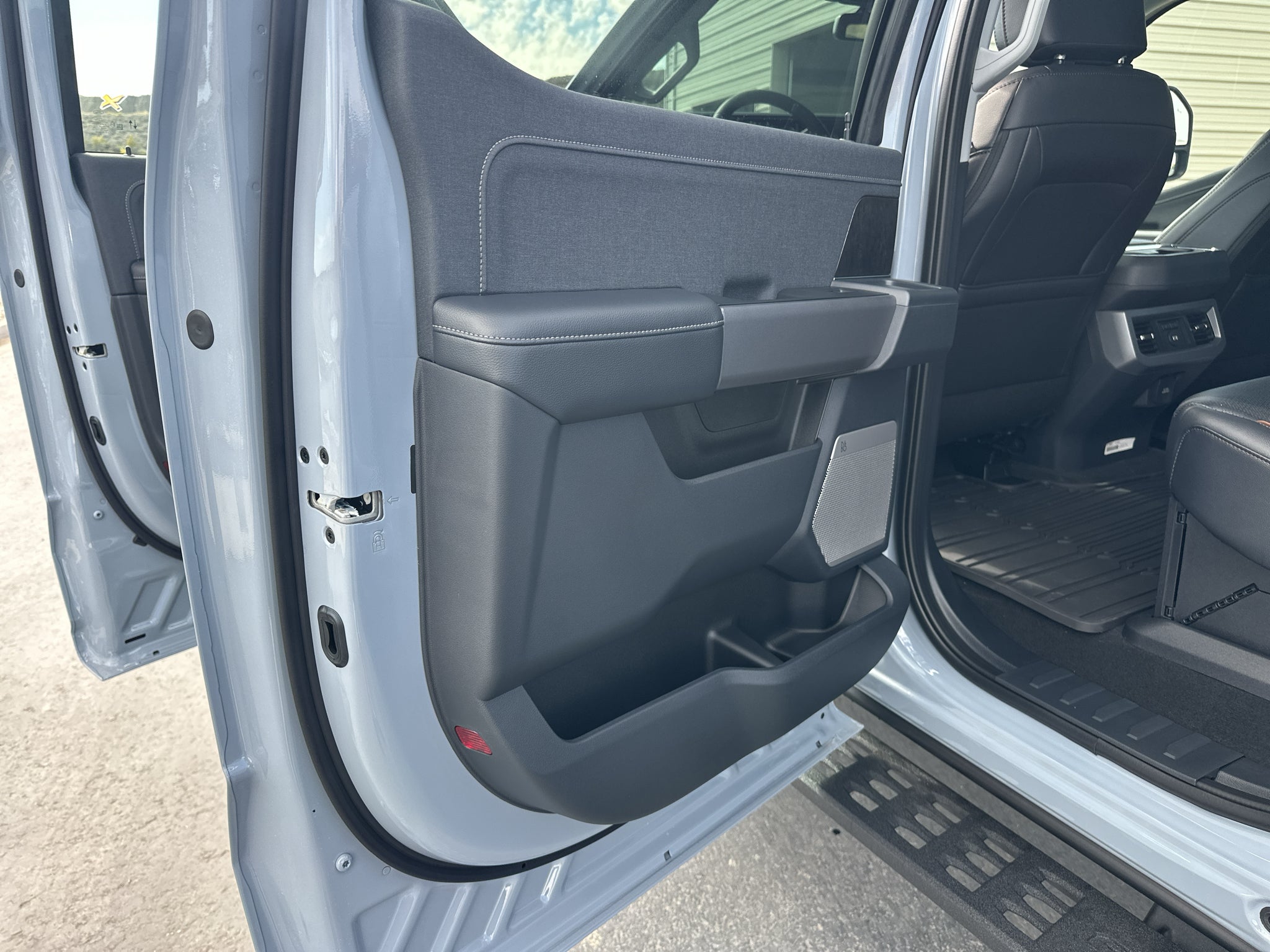2027 Ford F-350 F-350® Lariat®