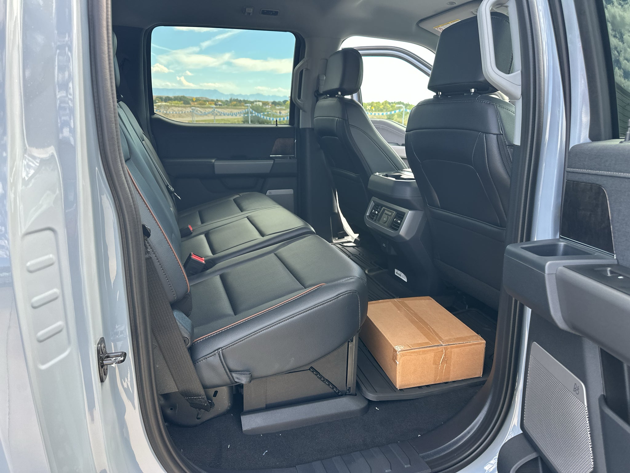 2027 Ford F-350 F-350® Lariat®