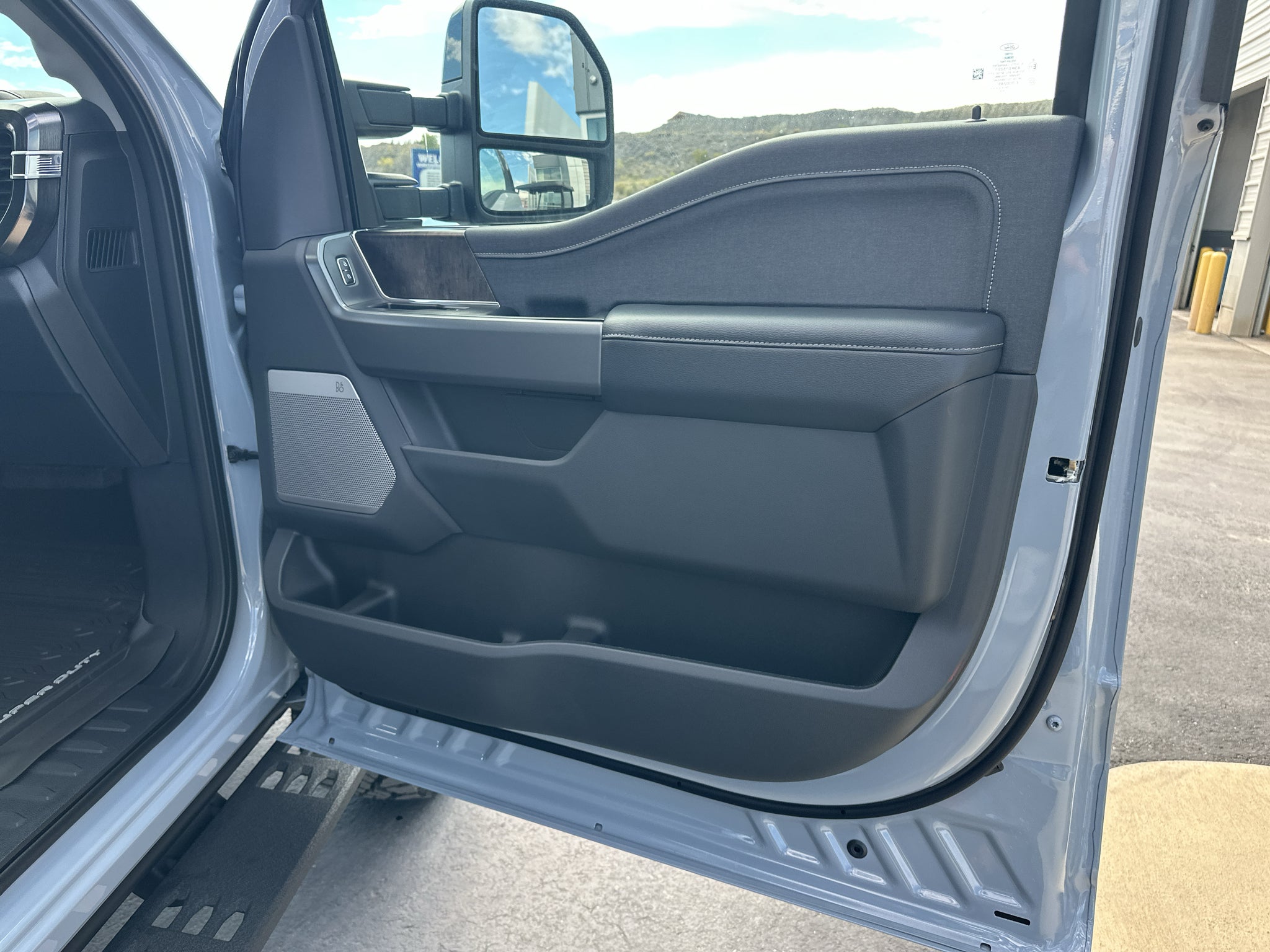 2027 Ford F-350 F-350® Lariat®