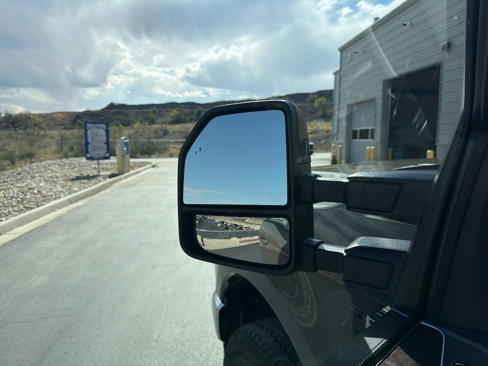2027 Ford F-350 F-350® Lariat®