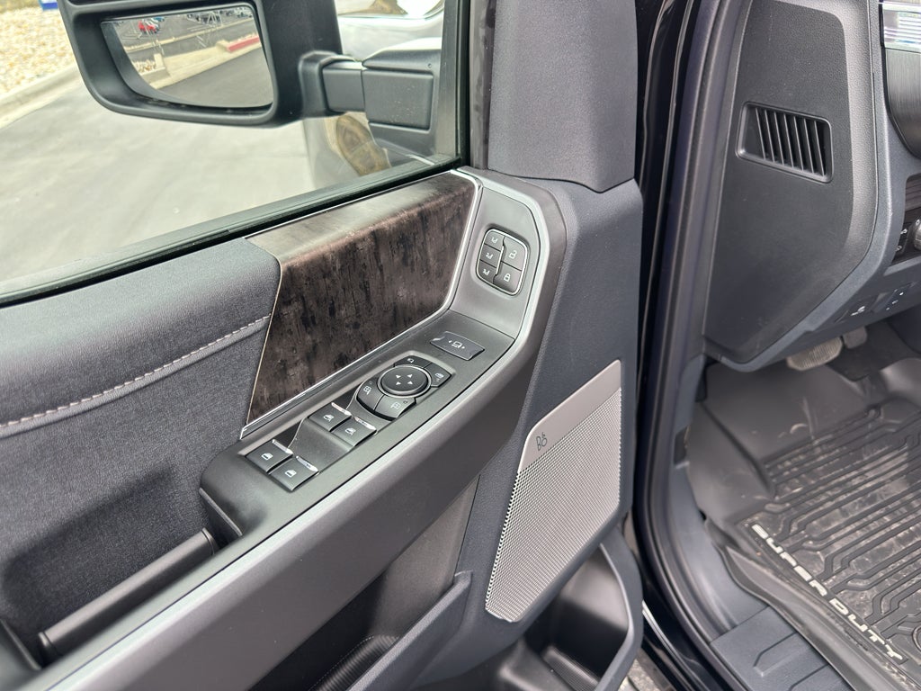 2025 Ford F-350 F-350® Lariat®