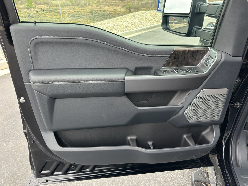 2025 Ford F-350 F-350® Lariat®