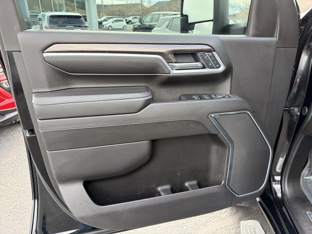 2025 Chevrolet Silverado LTZ