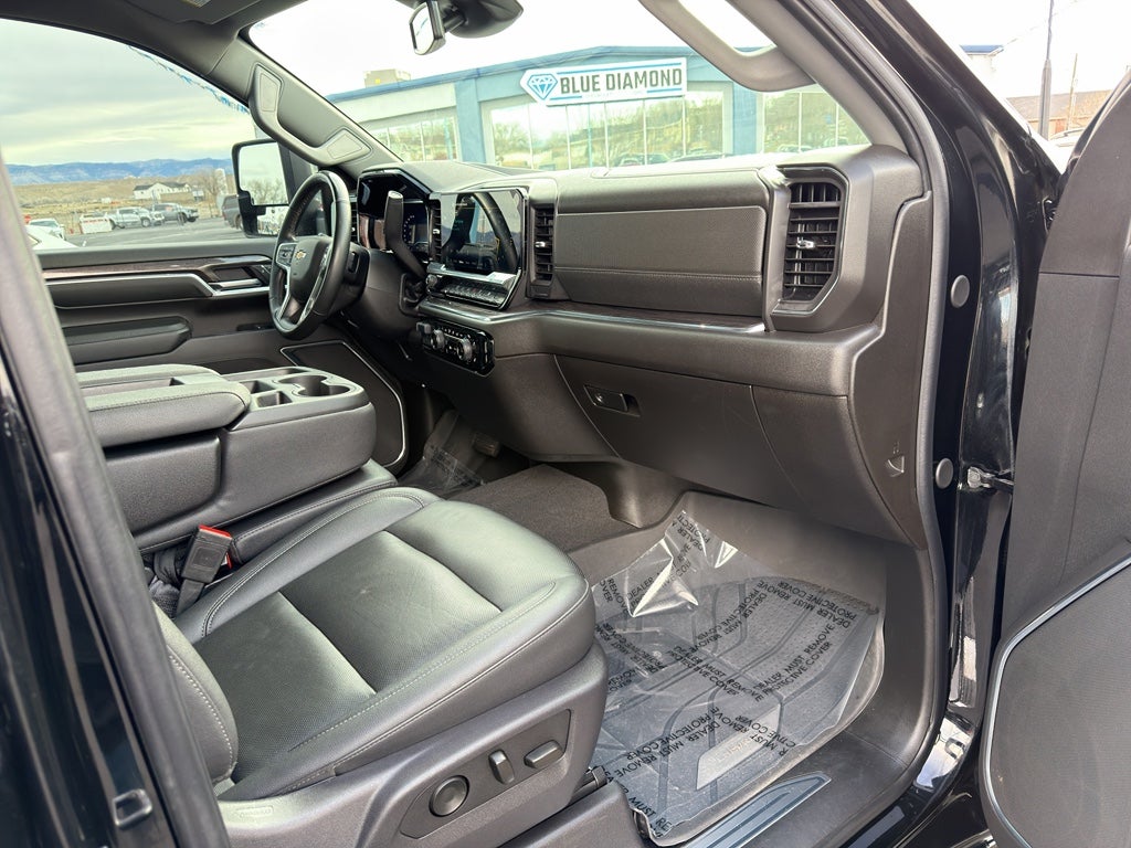 2025 Chevrolet Silverado LTZ