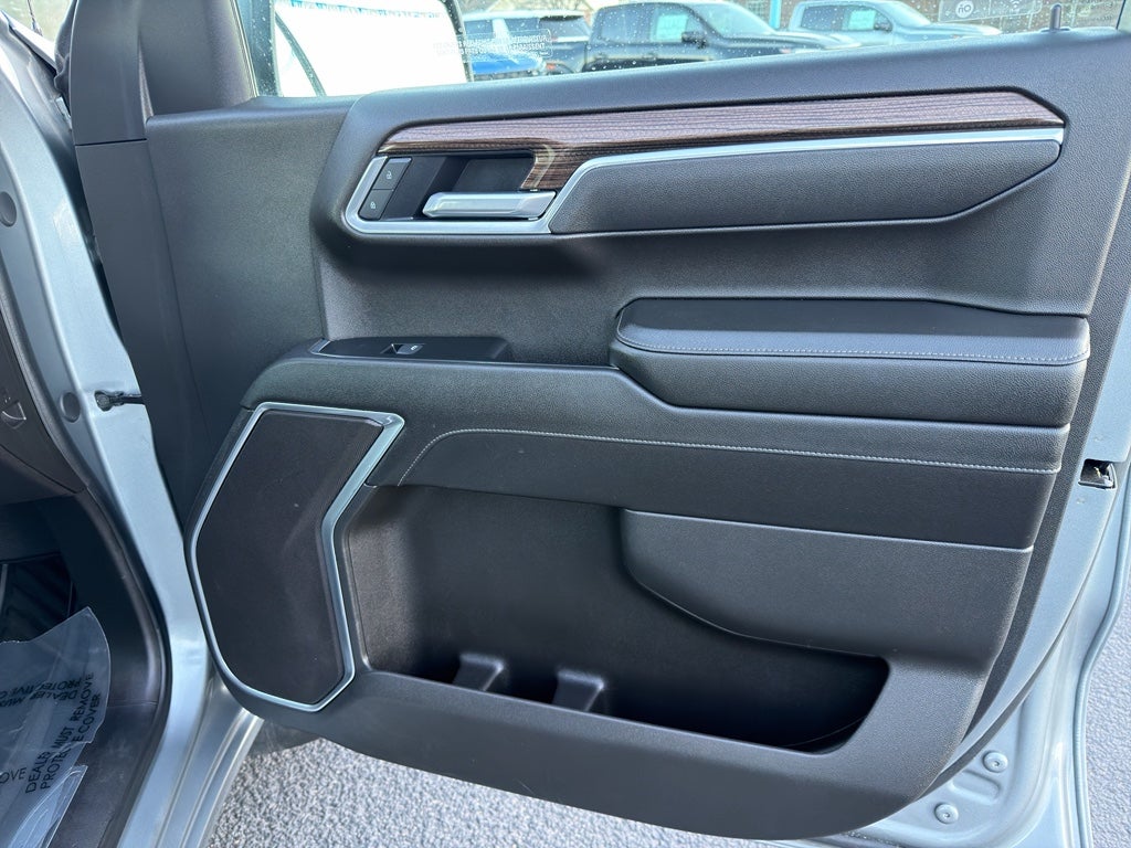 2025 Chevrolet Silverado LT