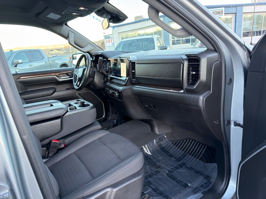 2025 Chevrolet Silverado LT