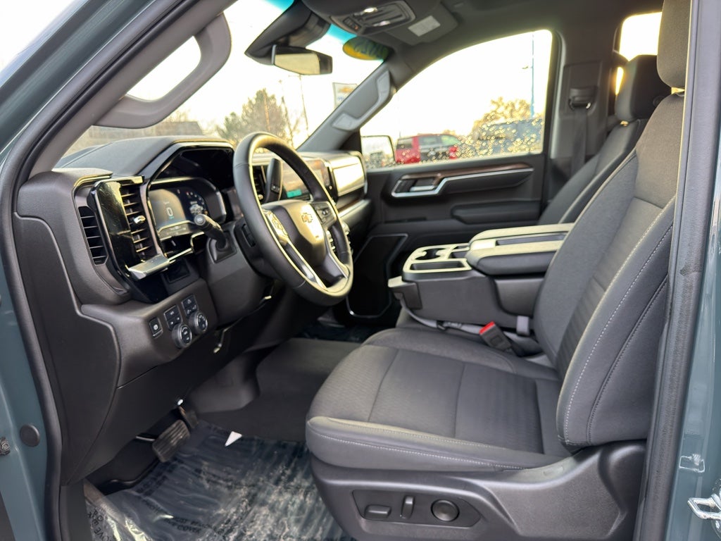 2025 Chevrolet Silverado LT