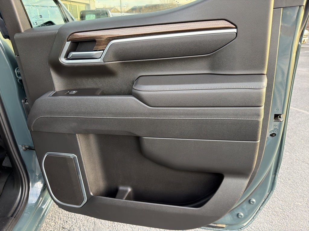 2025 Chevrolet Silverado LT