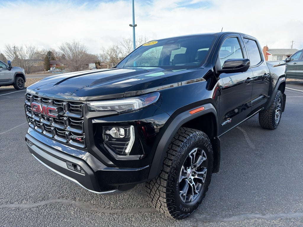 2023 GMC Canyon 4WD AT4