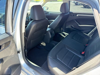 2017 Volkswagen Passat R-Line w/Comfort Pkg