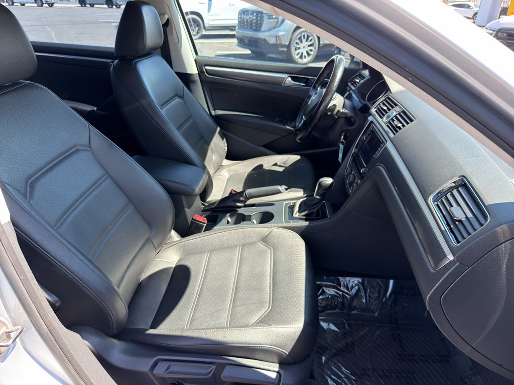 2017 Volkswagen Passat R-Line w/Comfort Pkg