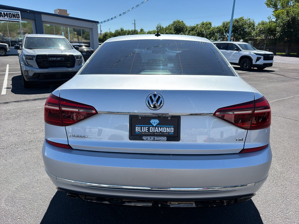 2017 Volkswagen Passat R-Line w/Comfort Pkg