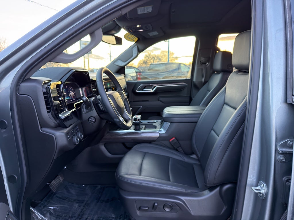 2025 Chevrolet Silverado LTZ