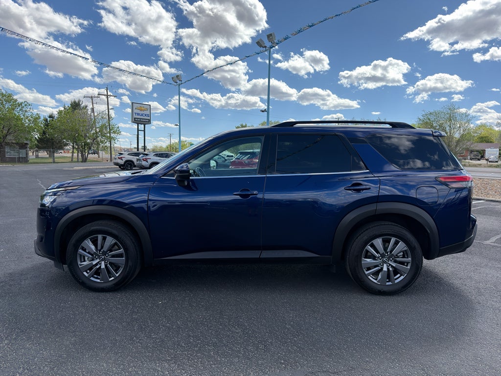 2025 Nissan Pathfinder SV